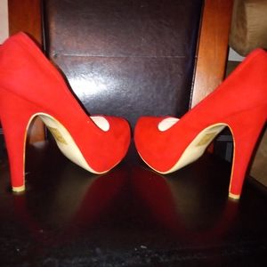 TRAFFIC ~ Red Faux Suede Platform Heels ~ Size 9.5